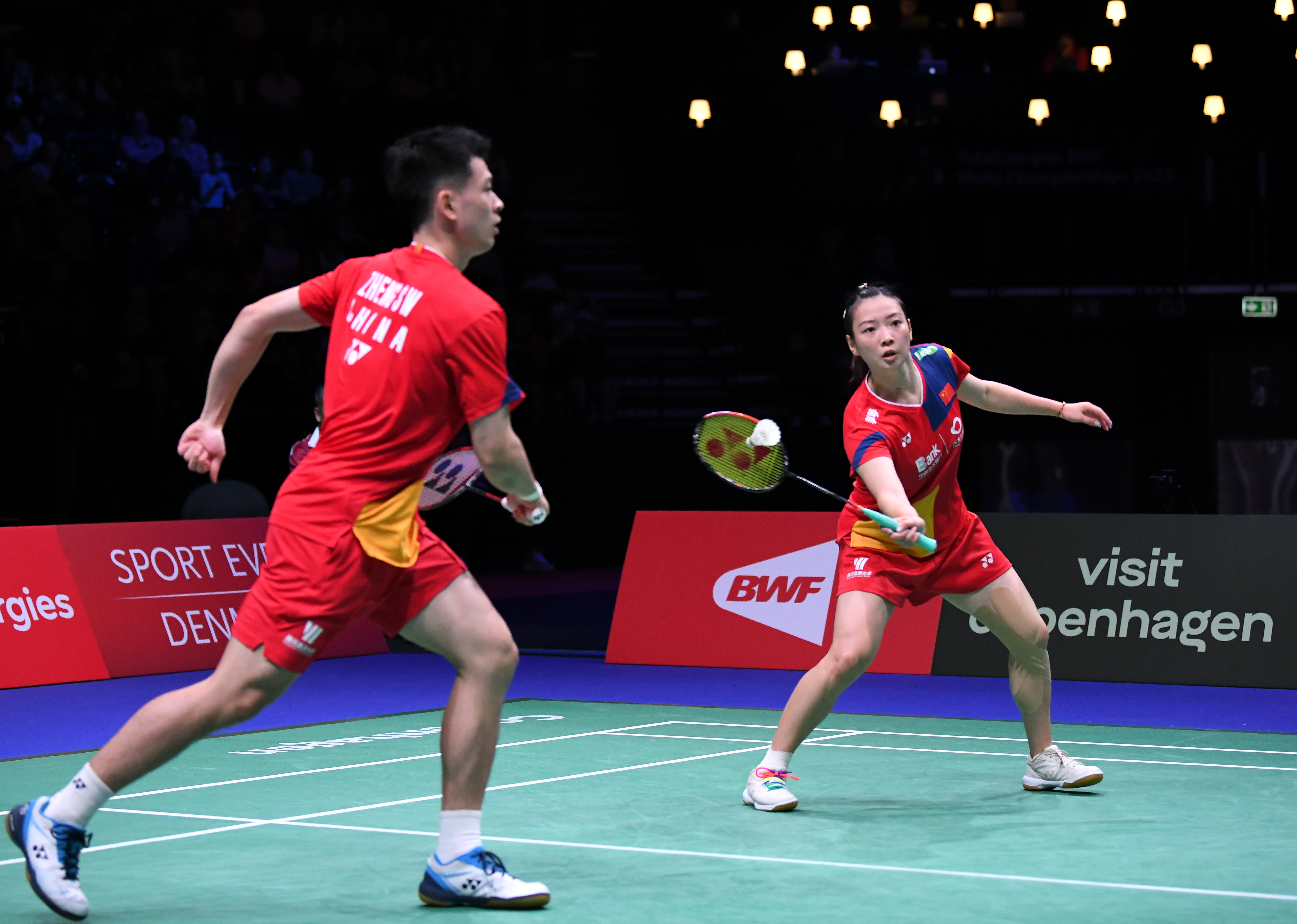 两位选手在 两位选手在