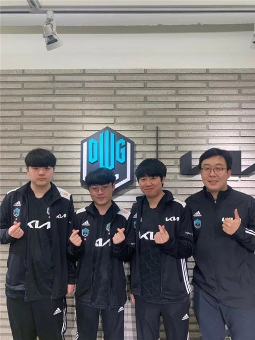 路传中场景 路传中场景